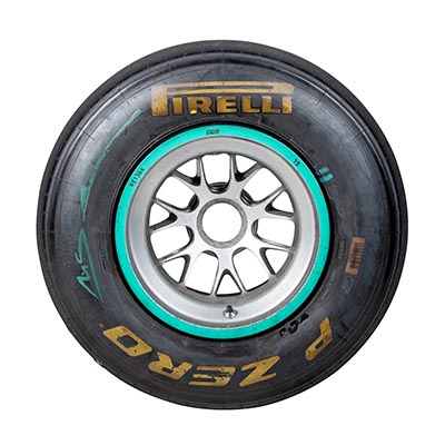 Originaler gefahrener Pirelli Reifen - signiert von Michael Schumacher