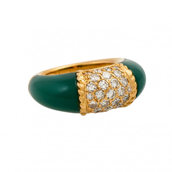 VAN CLEEF & ARPELS 'PHILIPPENE' Eleganter Ring, bes. mit 27 8/8 Diamanten zus. ca. 0,60 ct. FW/VSI und seitlich Chrysopras. 