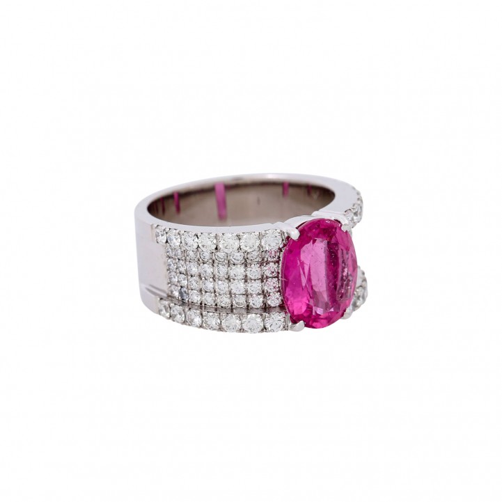 Ring mit rosa Turmalin ca. 3,27 ct und Brillanten  